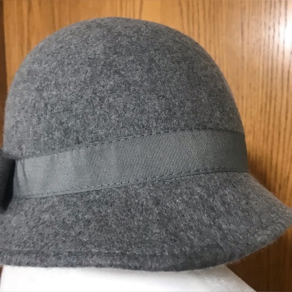 Really cute hat with bow - Picture 2 of 3